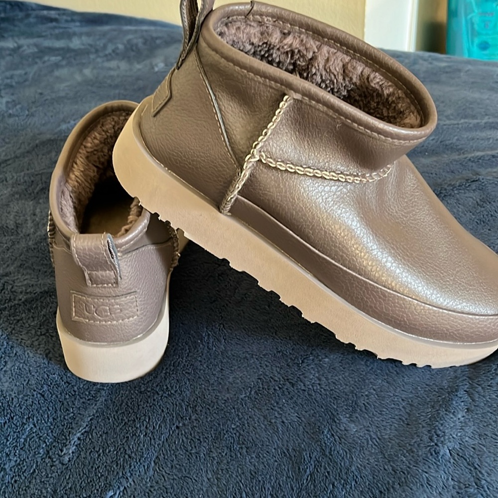 Uggs Classic Ultra Mini Sugar Ankle Boots